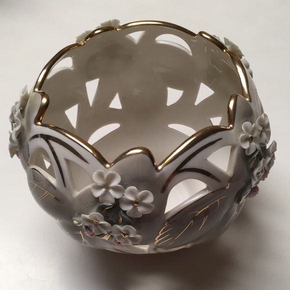 Handmade Porcelain Floral Vase with a Gold Trim. - Picture 2 of 8